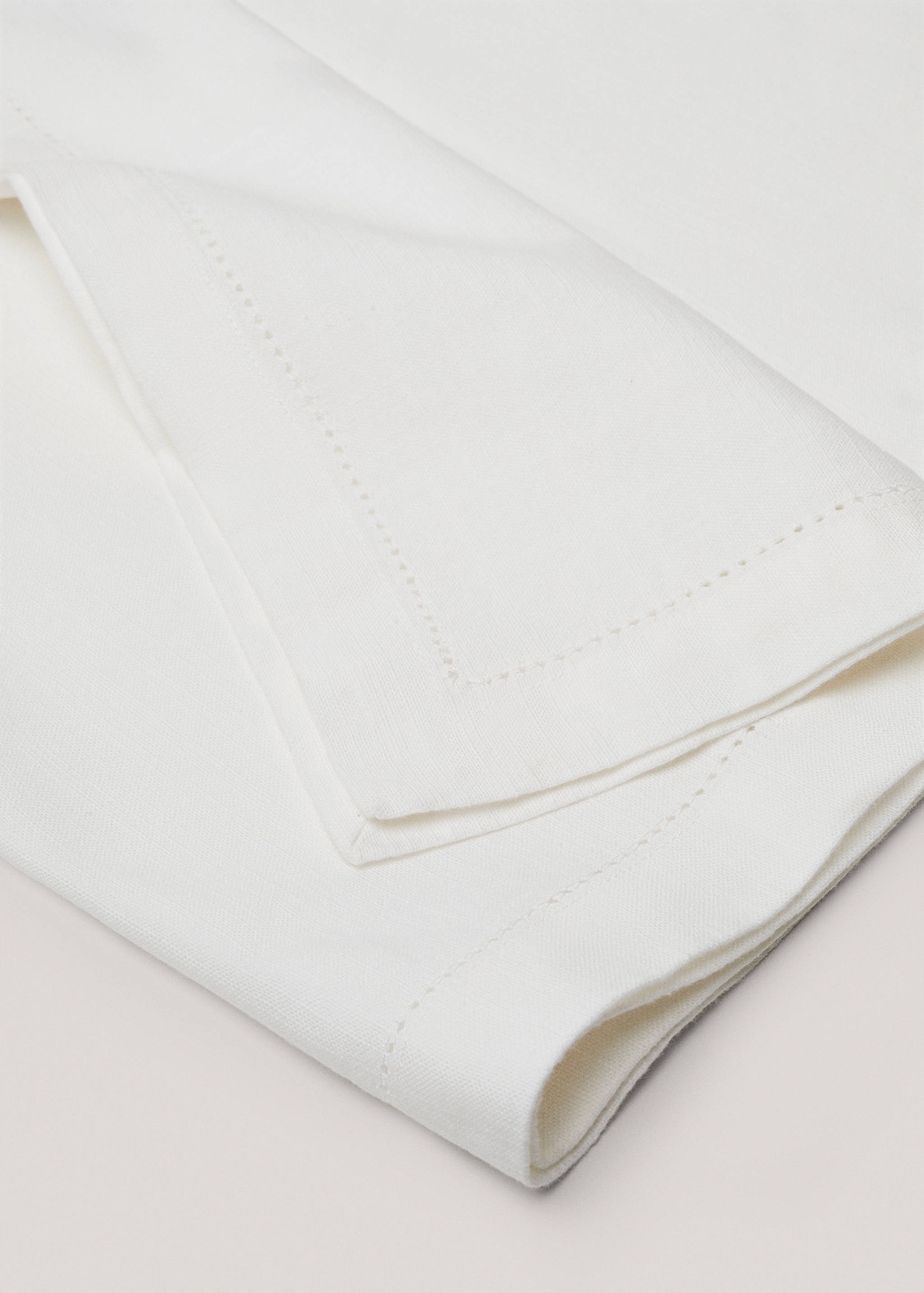 Hemstitch table runner - Details of the article 1