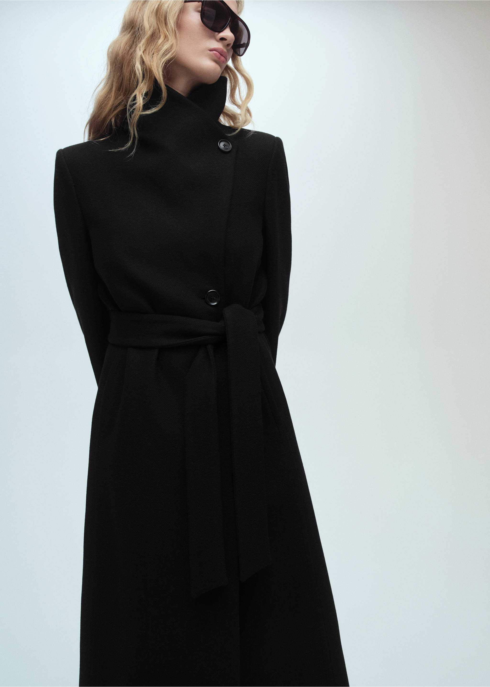 Abric llana cinturó - Detall de l'article 2, Negre. Ref: 87990449-00.